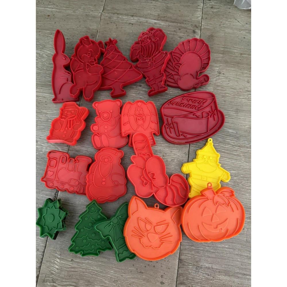 18 VTG Plastic Cookie Cutters Various Christmas Halloween Bday Thanksgiving